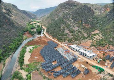 Le projet de pompage d'eau photovoltaïque de Xiaojiang, dans la ville de Xuanwei, dans la province du Yunnan, a testé et envoyé de l'eau avec succès début mai.