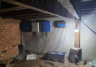  4kW système de pompe solaire hybride 2kVA solaire hors réseau système électrique au Cambodge